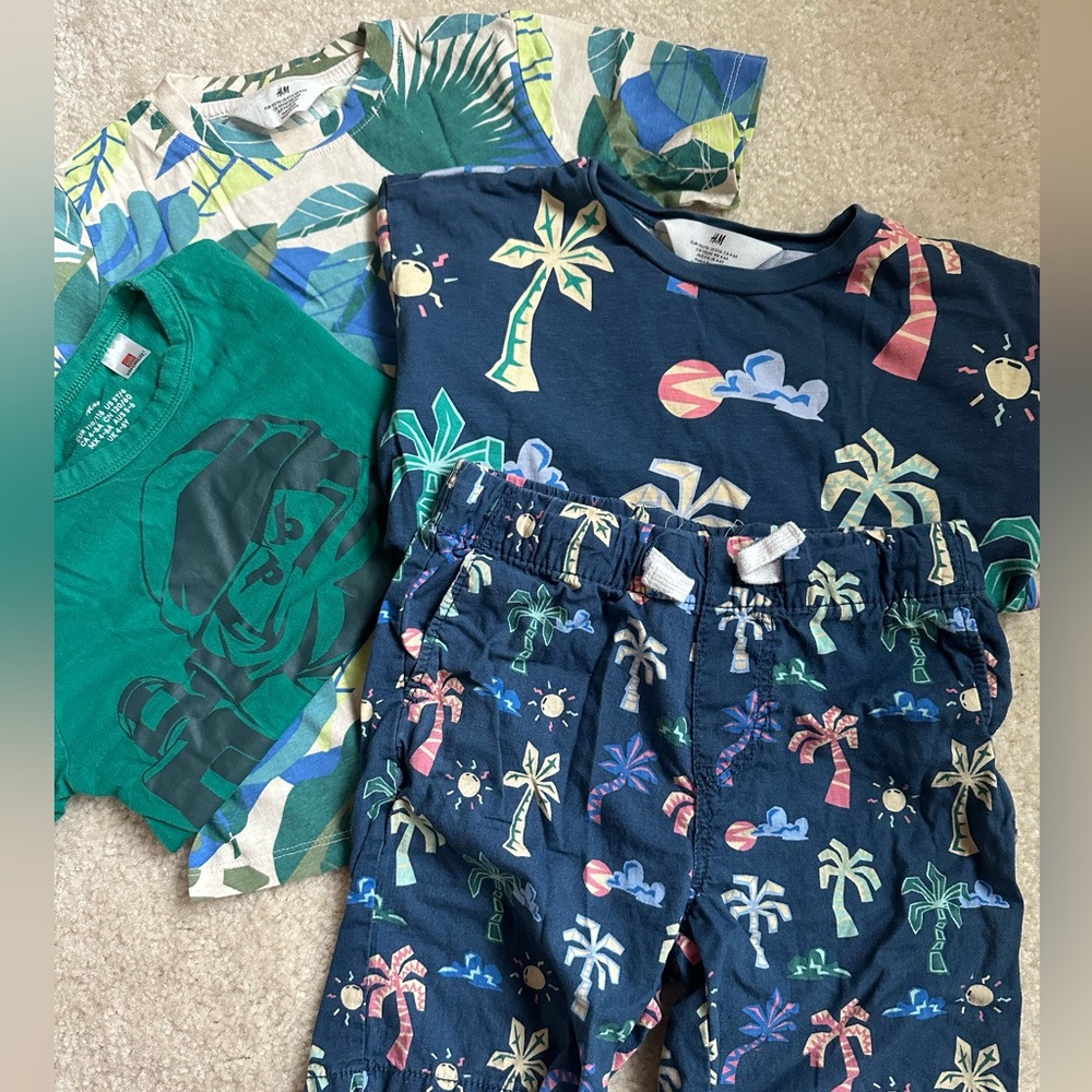 H&M Kid t shirts and a short